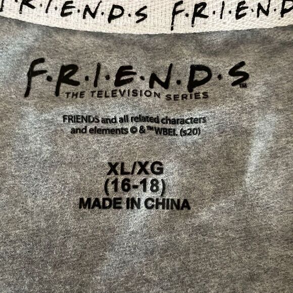FRIENDS Branded Lightweight Sweatshirt / Pajama top- XL - Picture 6 of 6
